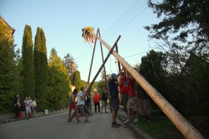 Stavanie maja Opatova nad Vahom 30.4 (30)