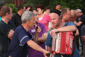 Stavanie maja Opatova nad Vahom 30.4 (9)