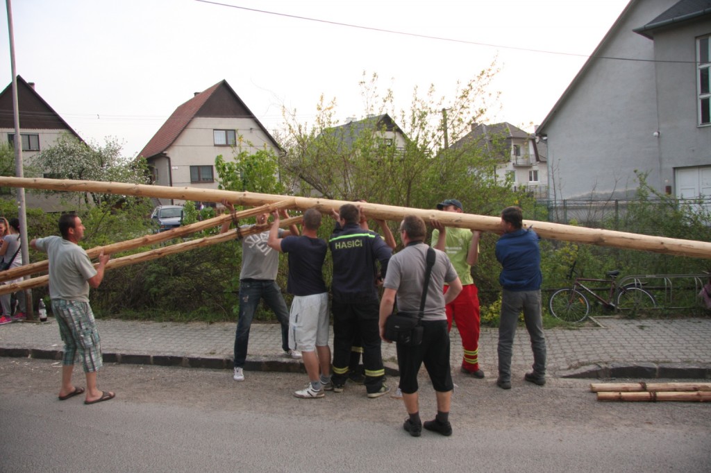 Stavanie maja 2013 kostol (4)