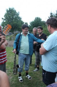 Opekacka vo farskej zahrade (29)