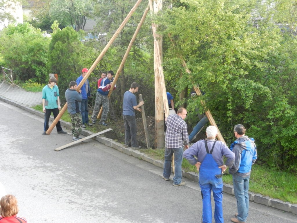 Stavanie maja 30.4.2014 foto A. Mihalova (12)