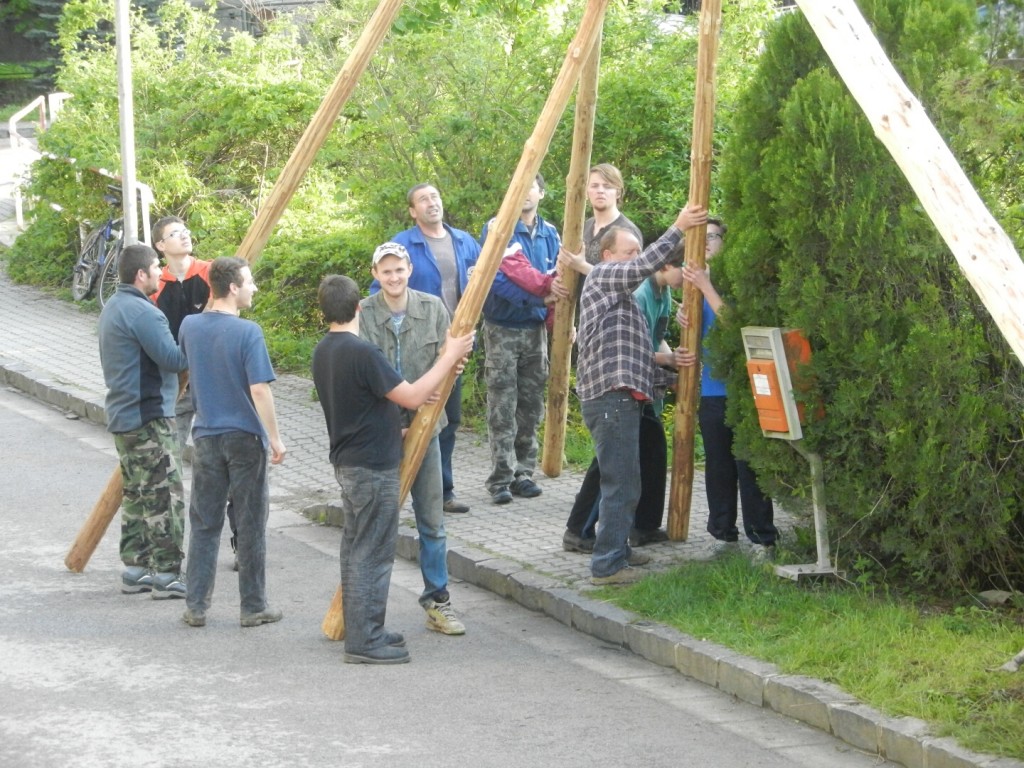 Stavanie maja 30.4.2014 foto A. Mihalova (9)