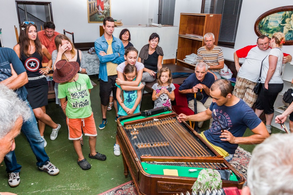 Opekacka pri cimbale  15.8. 2015  (37)