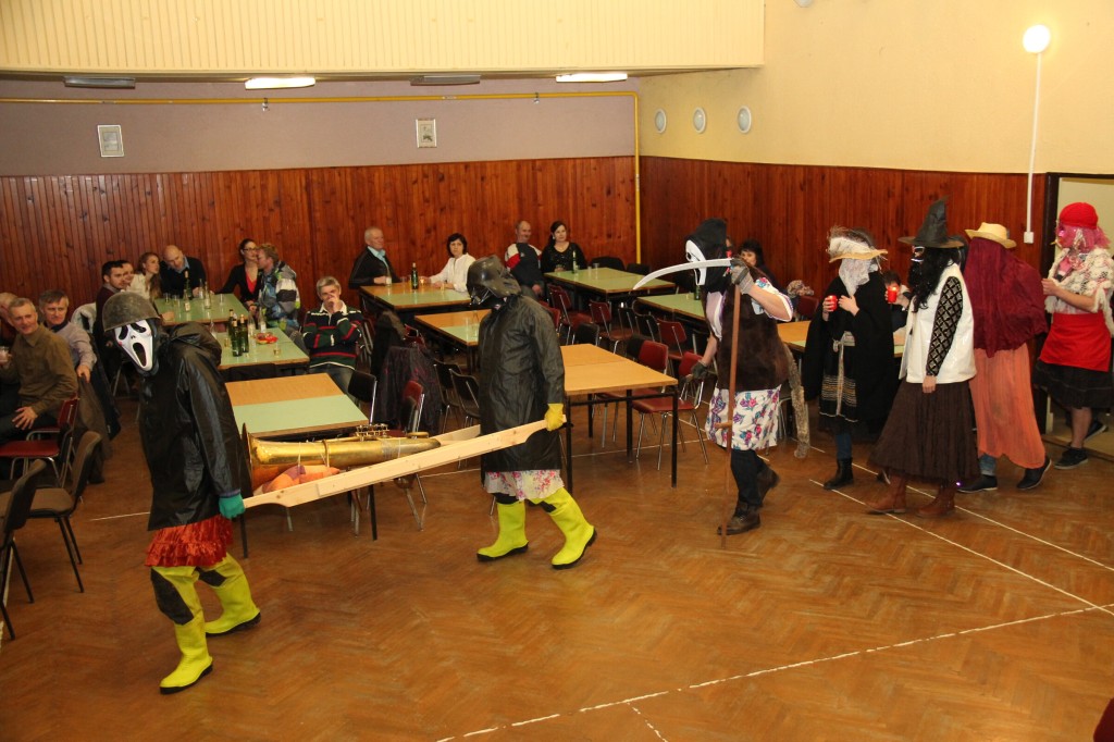 Pochovavanie basy 9.2.2016 J.K (128)