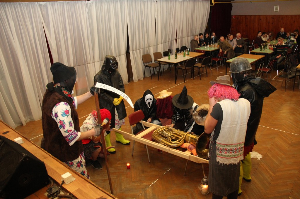 Pochovavanie basy 9.2.2016 J.K (133)