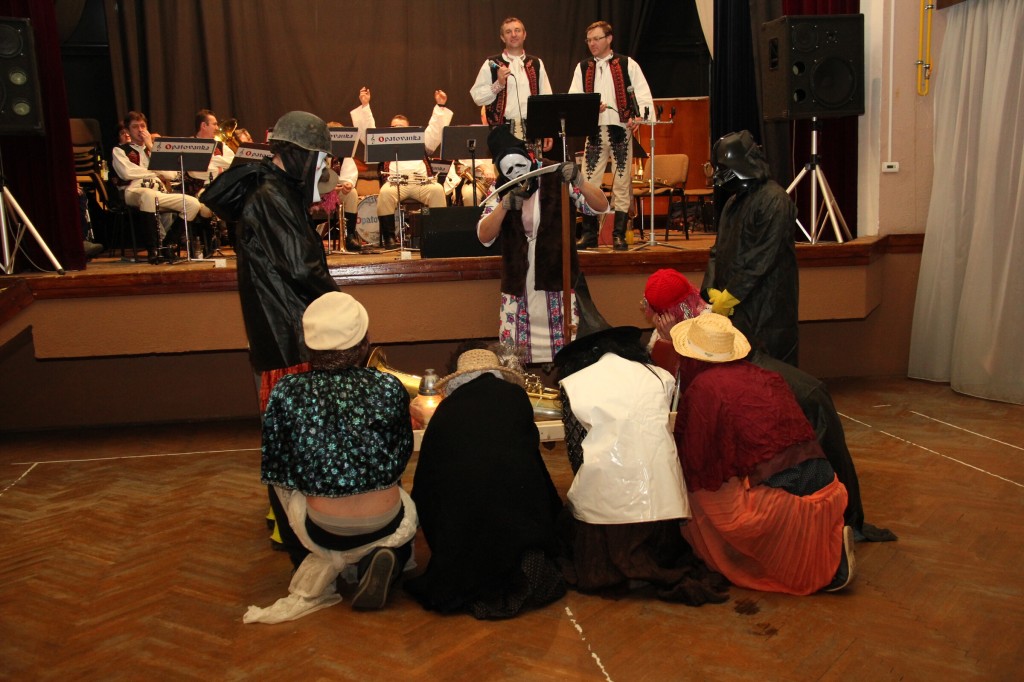 Pochovavanie basy 9.2.2016 J.K (134)
