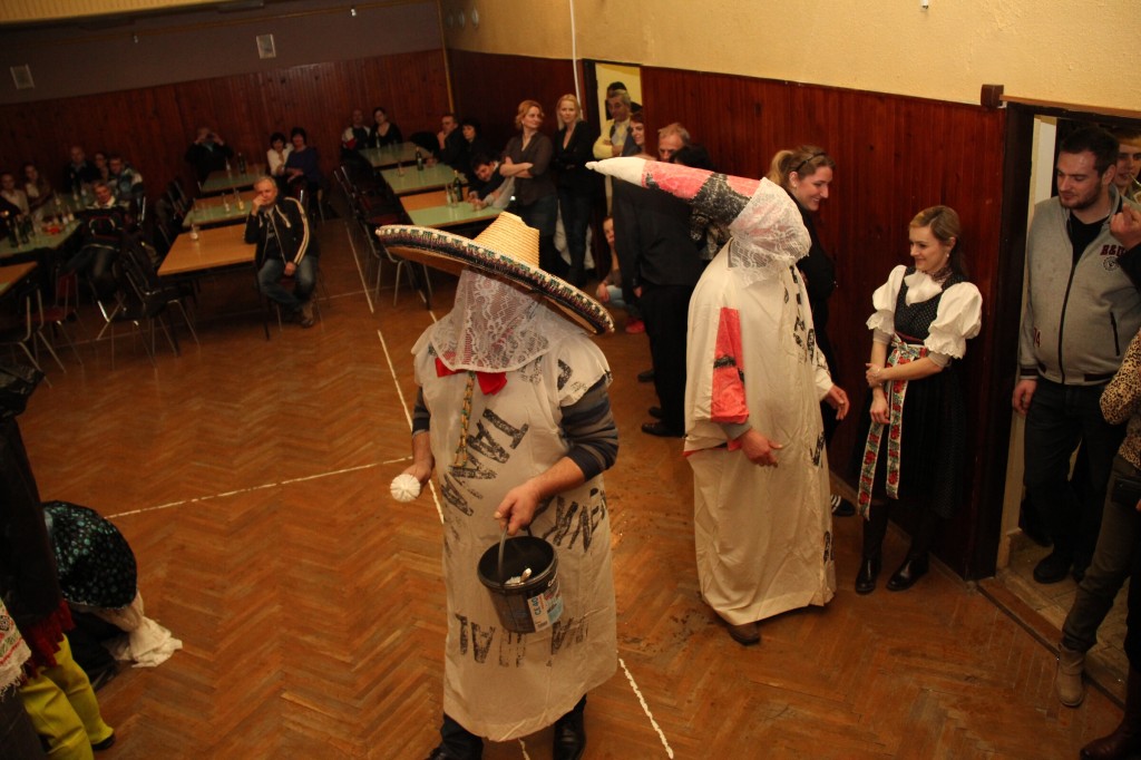 Pochovavanie basy 9.2.2016 J.K (146)